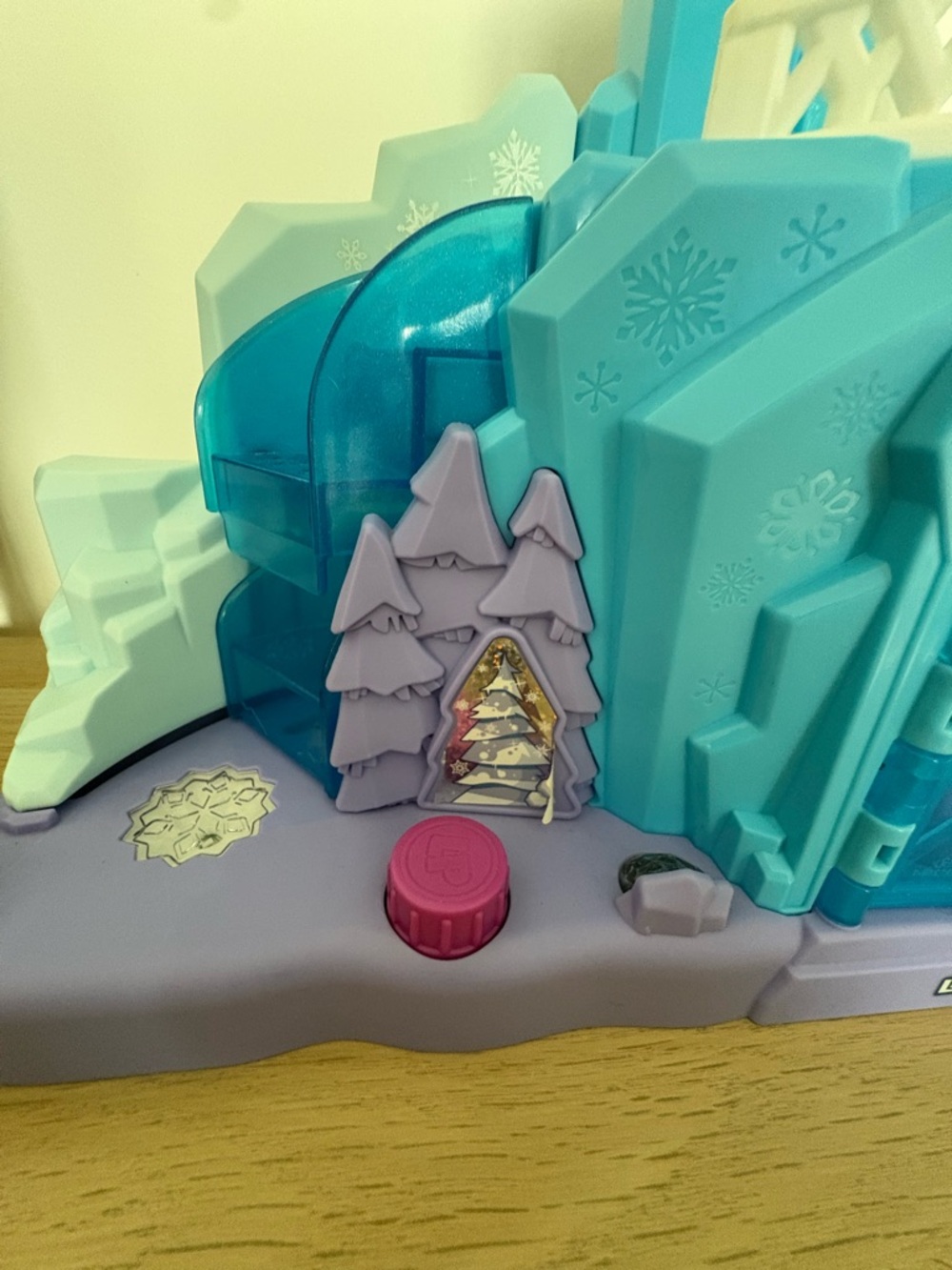 Fisher-Price Little People Disney Frozen Musical Ice Palace Interactive Playset - Picture 3 of 5